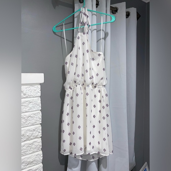 Express Dress🤍 - Picture 2 of 7